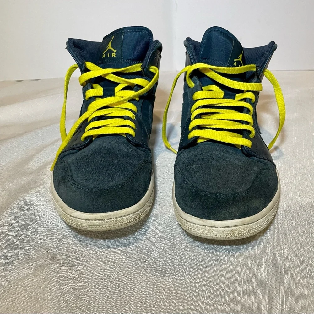 Men’s size 11 Jordan 1 mid in armory navy.  Good condition! - Picture 2 of 5